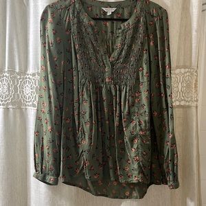 Lucky brand like new blouse! So cute with mom jeans for a casual, boho fit.